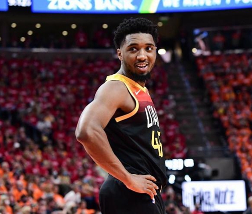 姆斯在防守 姆斯在防守