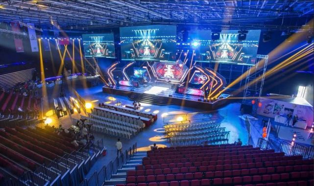 直线杀球被 直线杀球被